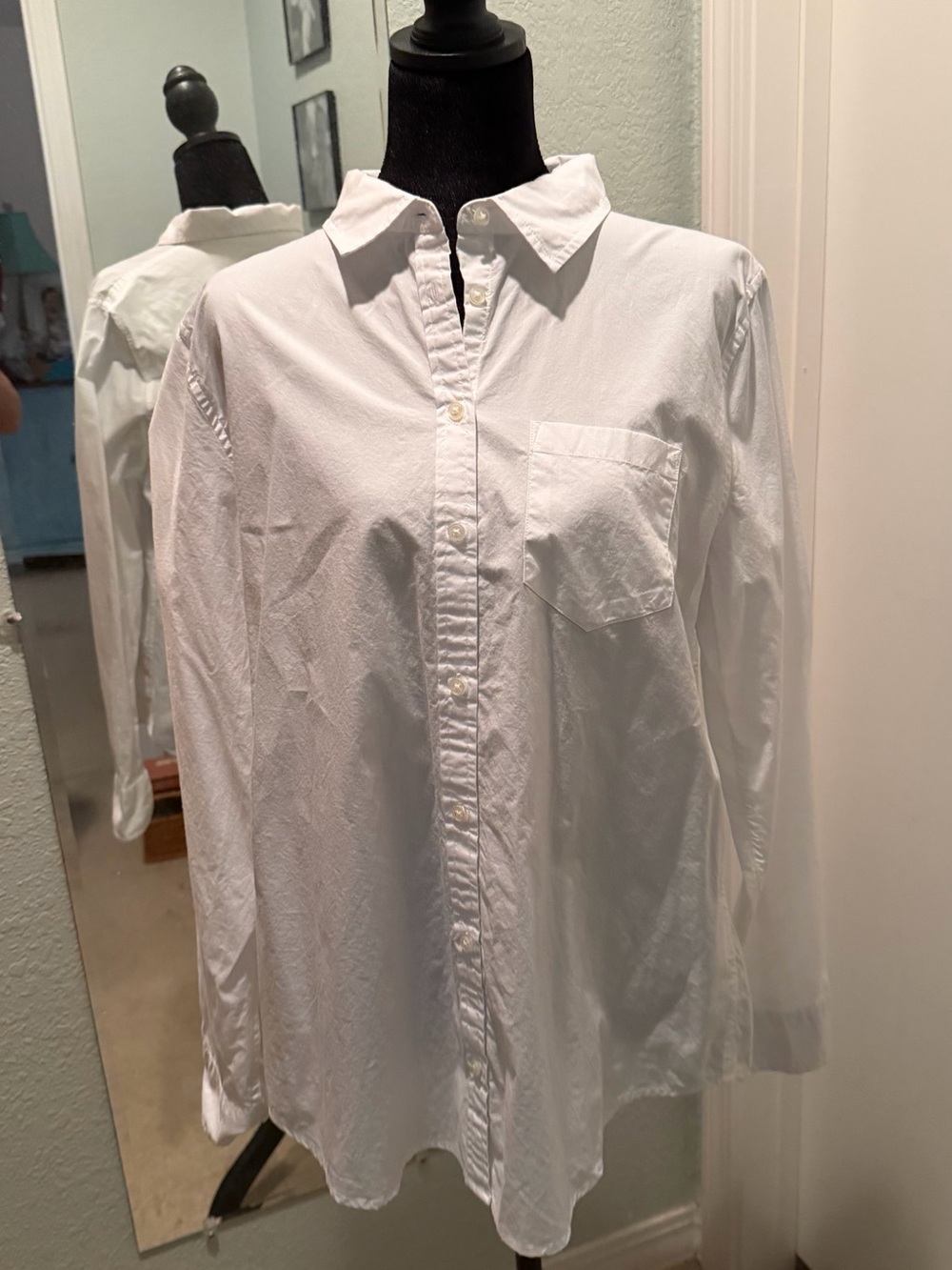 Amazon Essentials Women's White Button-Down Shirt